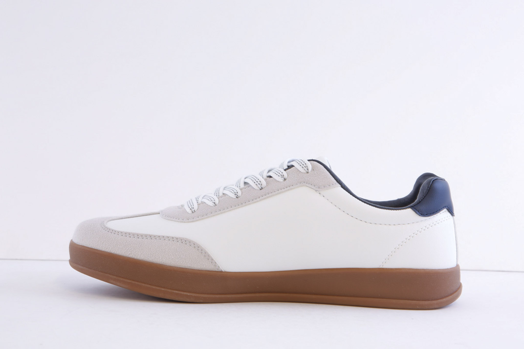 Tommy Bowe Burwett White Casual Fashion Laced Trainer - Image 2