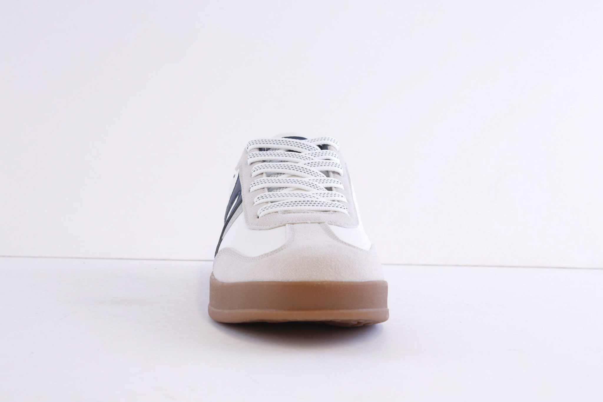 Tommy Bowe Burwett White Casual Fashion Laced Trainer - Image 3