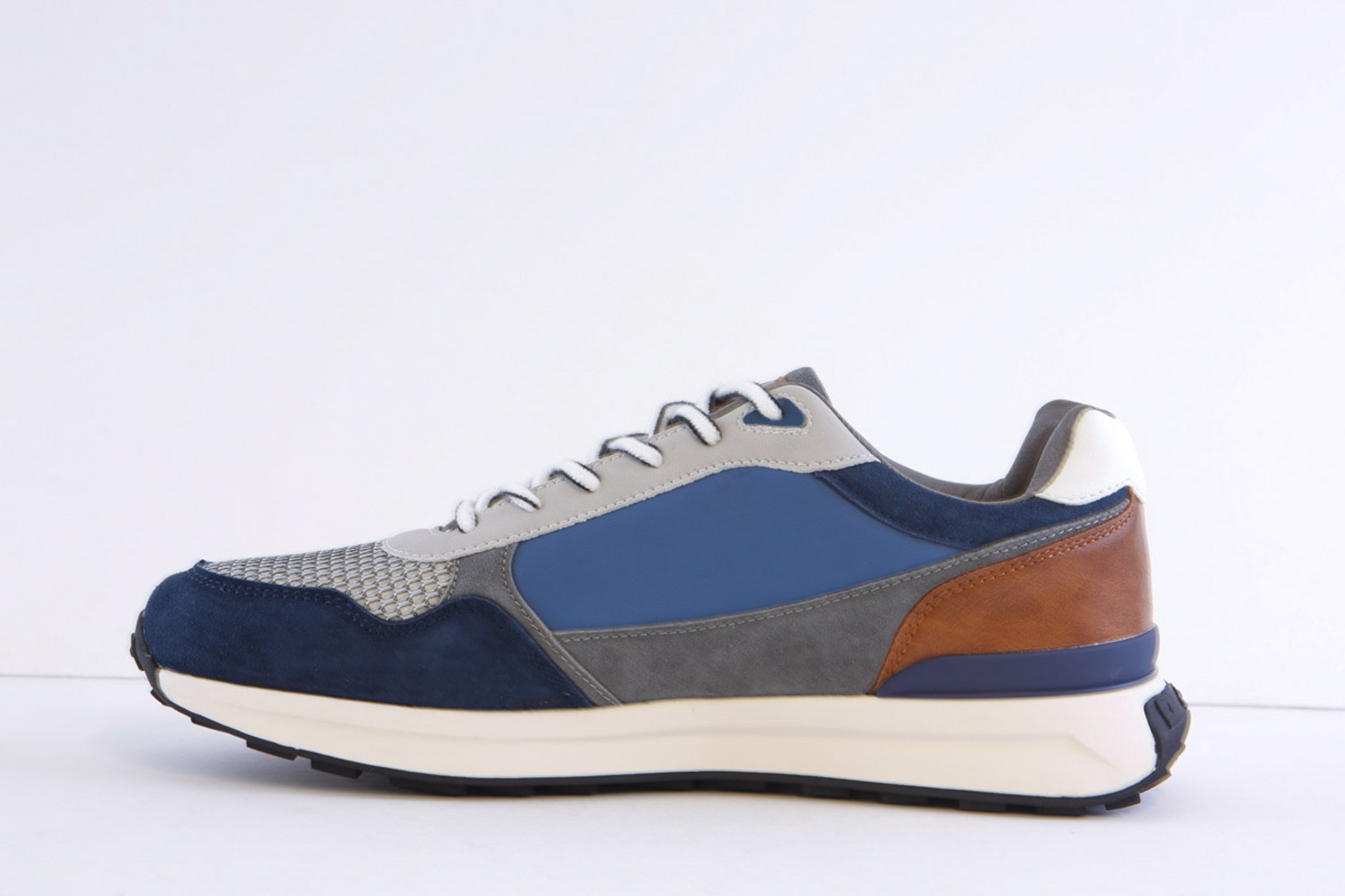 Tommy Bowe Wallis Navy Casual Fashion Laced Trainer - Image 2